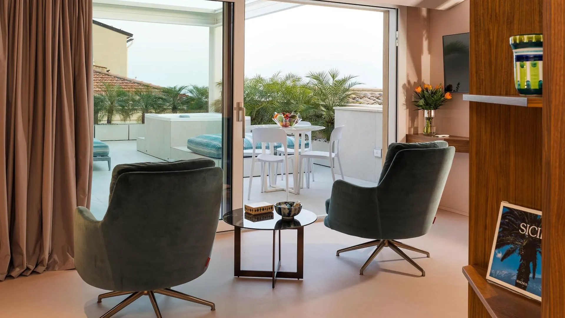Taormina Infinity Suites 0*,